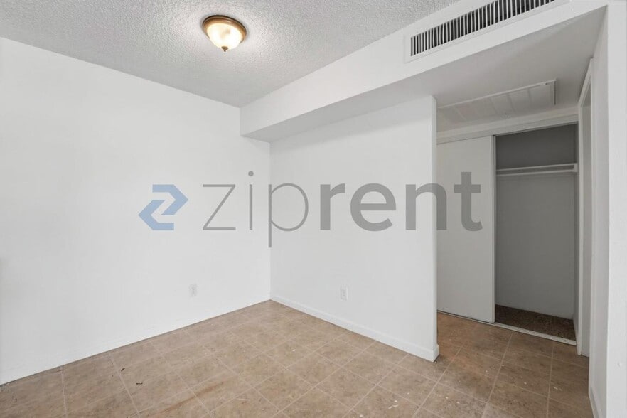 Building Photo - Unit 110