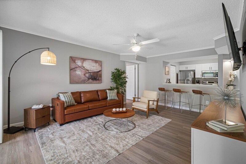 Building Photo - 2133 Polo Gardens Dr