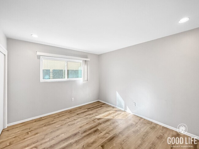 Building Photo - Stunning 2BD/2BA W/ Updated Kitchen, A/C, and Reserved Parking in La Mesa!