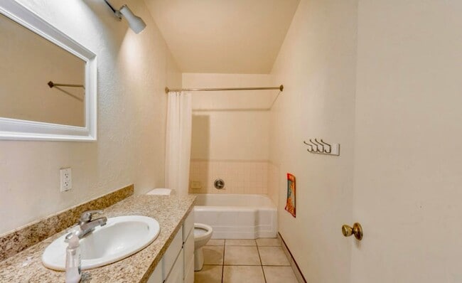 Building Photo - 1710 Betty Cir