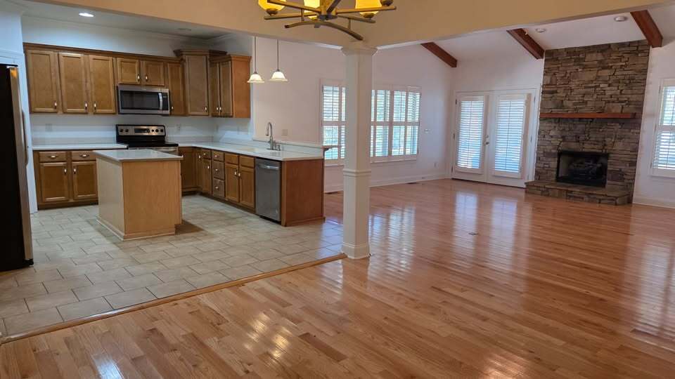 Building Photo - 324 Avenue of the Oaks