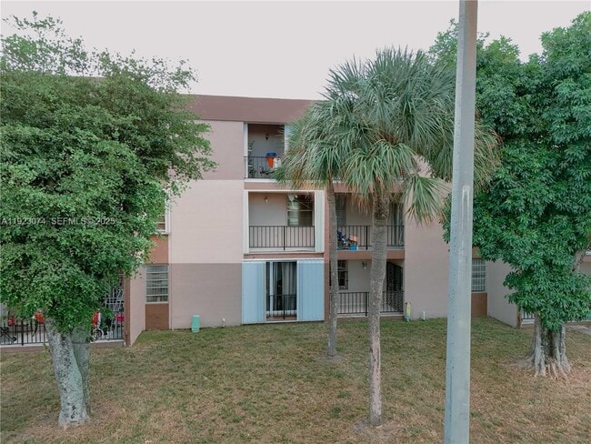 Building Photo - 1900 W 68th St