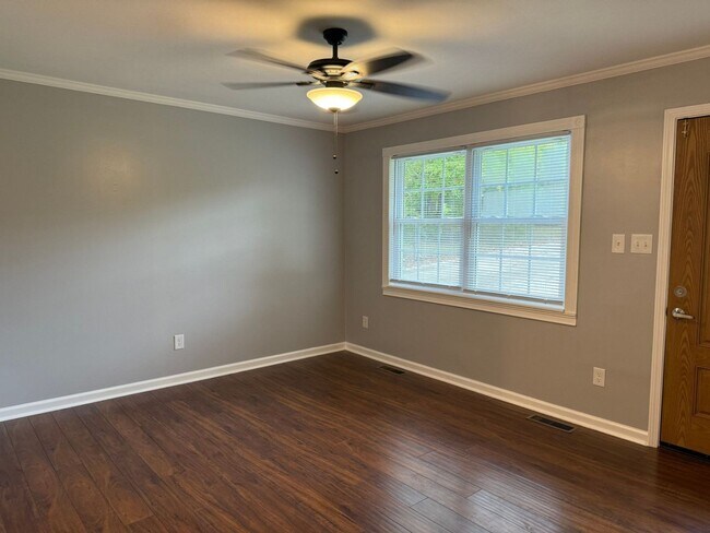 Building Photo - Beautiful 3 Bedroom House in West Knoxville