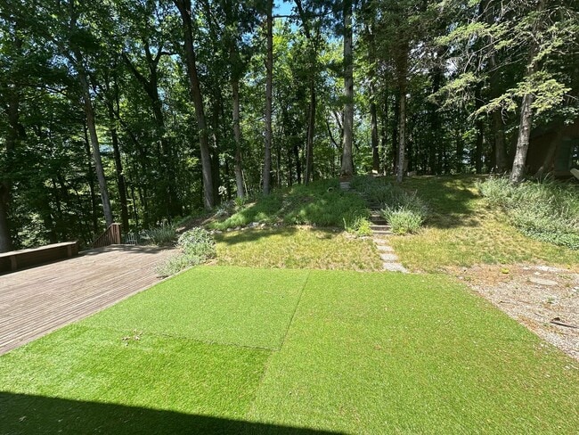 Building Photo - Large 4 bedroom ranch in Forest Hills