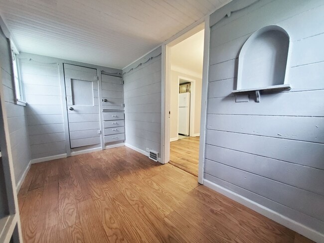 Building Photo - 3 bed - 1.5 Bath Cape Cod for Rent