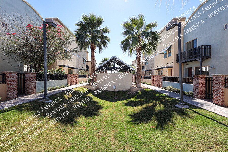 Building Photo - 1406 W Main St