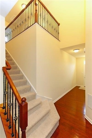 Building Photo - 718 Rosecliff Rd