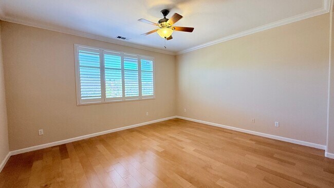 Building Photo - 304 Karelian St