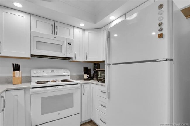 Building Photo - 1504 SE Royal Green Cir