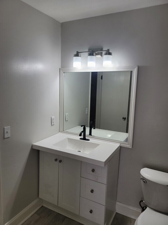 Building Photo - 3429 Malabar Rd