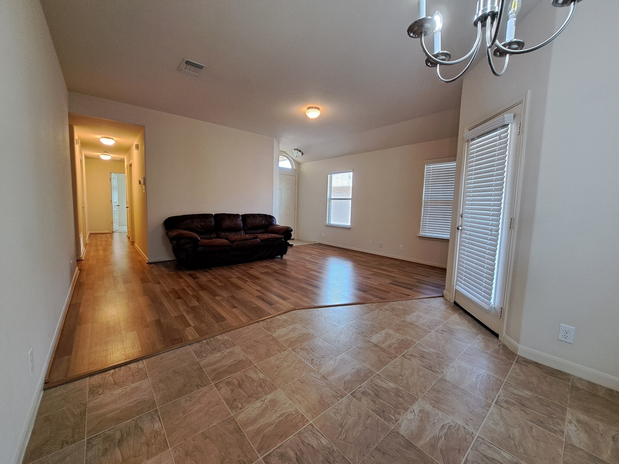 Building Photo - 1208 Hawkeye Point Rd