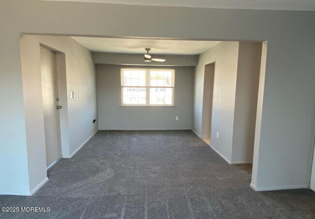 Building Photo - 252 Sawmill Rd