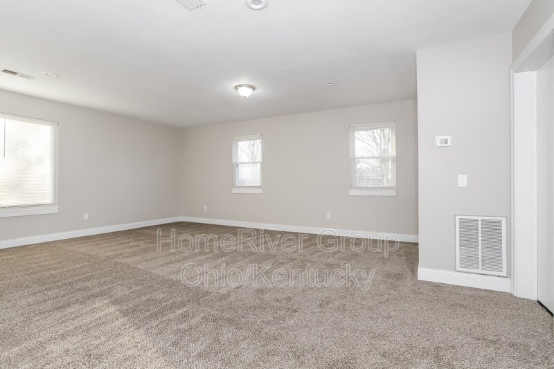 Building Photo - 3881 Magnolia Dr