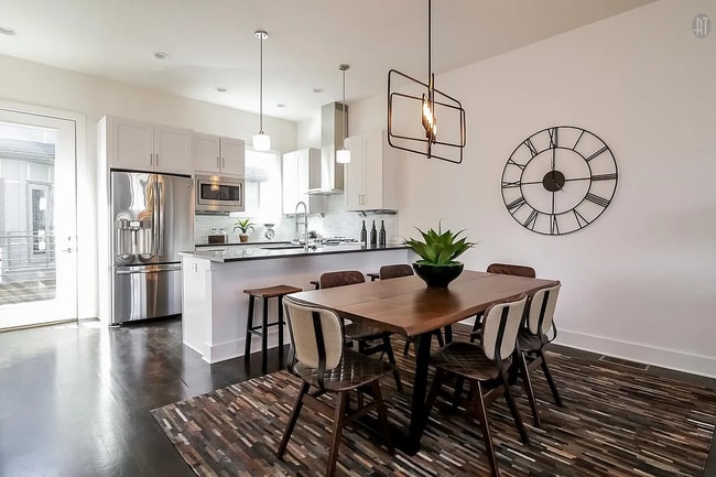 Building Photo - "Charming 3 Bed, 3 1/2 Baths Townhouse in Nashville's Desirable 37204 Neighborhood!" In The Heart...