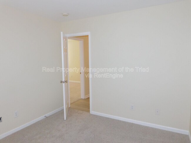 Building Photo - 1856 Oakhurst Park Ln