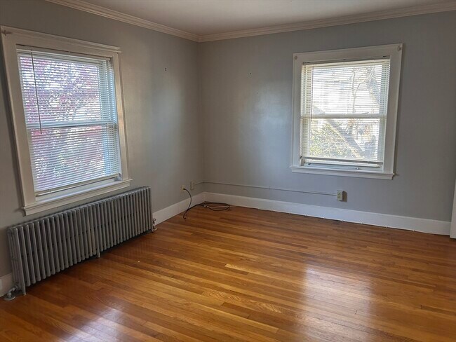 Building Photo - 24 Gilmore St