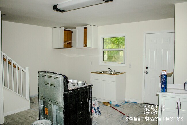 Building Photo - 503 N Orange St
