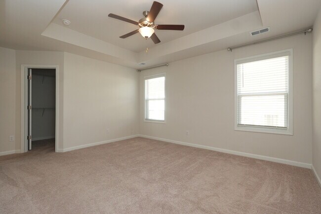 Building Photo - 3BR/2.5BA SFR with 1-car garage near Publix. Pets Allowed