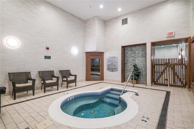 Building Photo - 10 City Pl