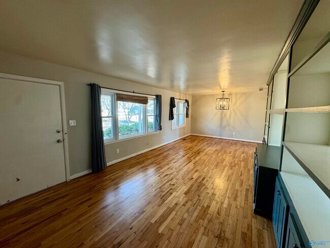 Building Photo - 804 Hereford Dr