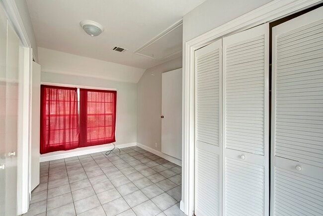 Building Photo - 505 Del Norte St