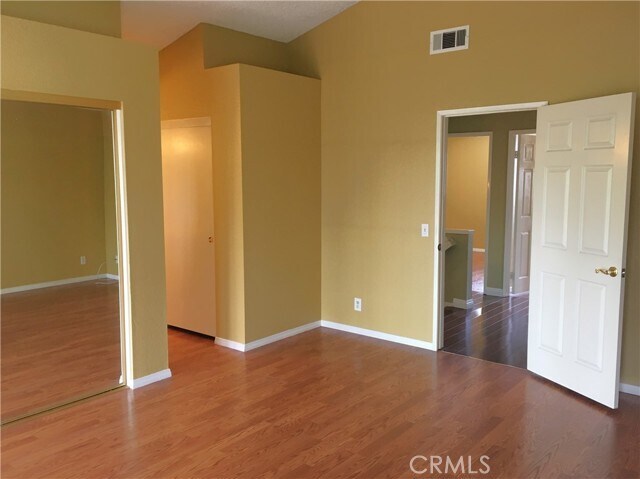 Building Photo - 1349 Crestmont Dr