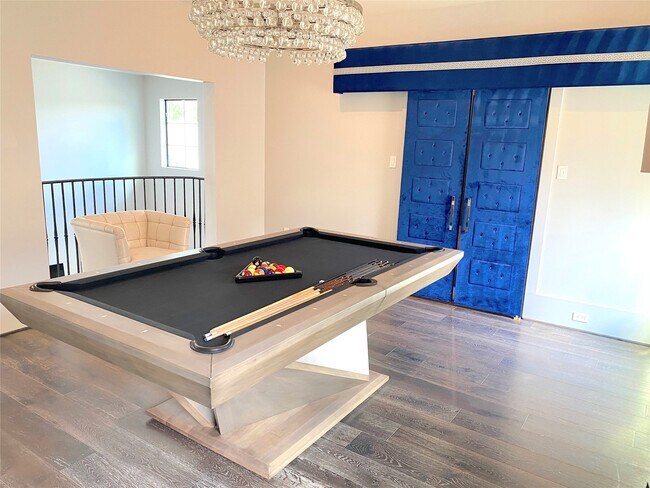 Building Photo - 4642 Devon St