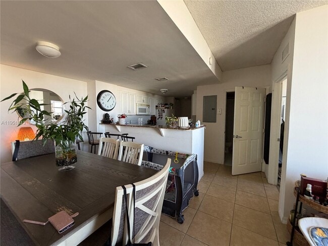 Building Photo - 215 SW 42nd Ave