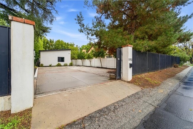 Building Photo - 5702 Donna Ave