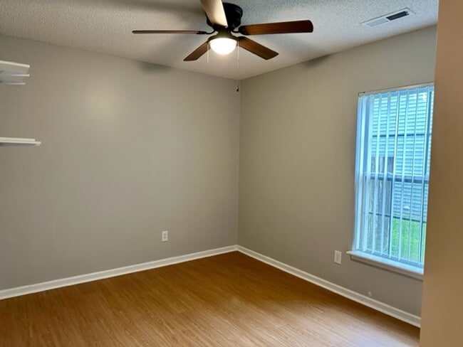 Building Photo - 5091 Ballantine Dr