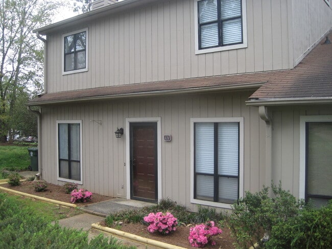 Primary Photo - 111 Charter Oaks Cir