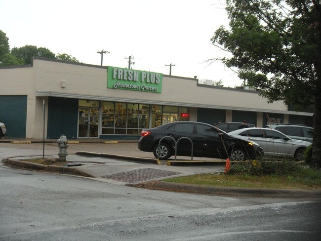 Building Photo - 1607 Palma Plaza
