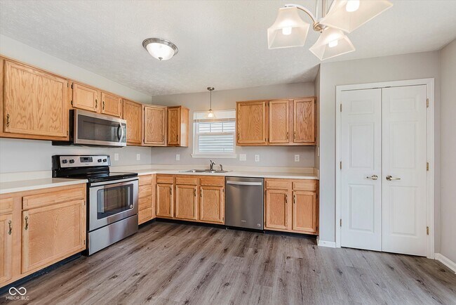 Building Photo - 9645 Claymore Dr