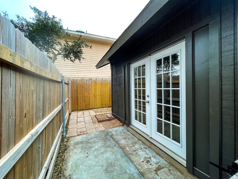 patio outside of master bedroom - 812 Via Madonna