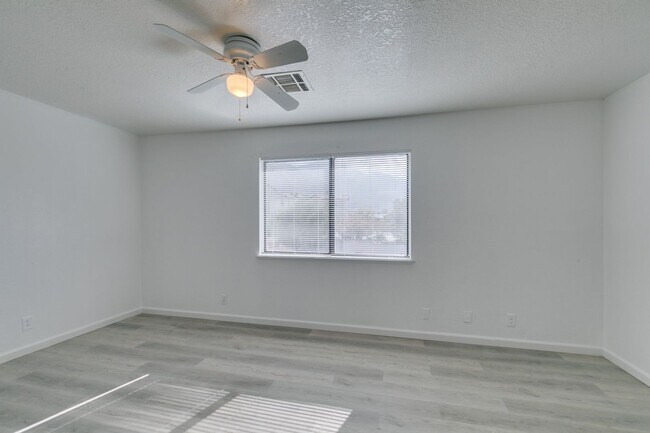 Building Photo - 6987 Mendon Ln