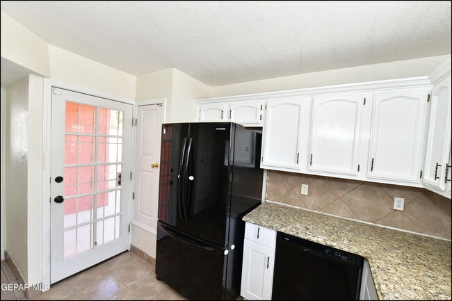 Building Photo - 12121 Tower Hill Dr