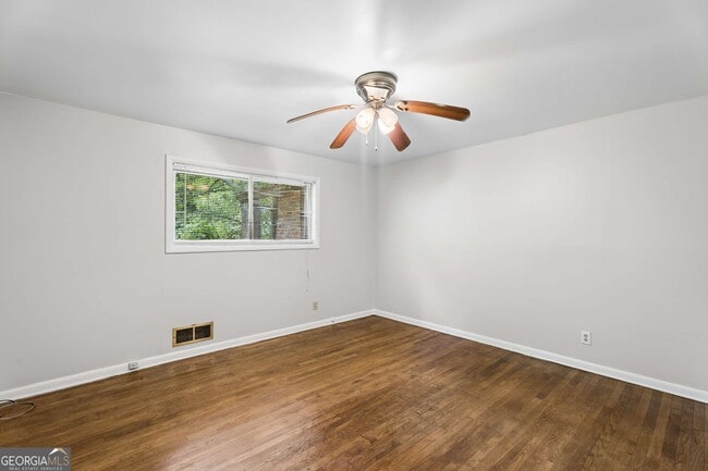 Building Photo - 3543 Cloudland Dr