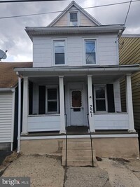 Building Photo - 221 Cherry St