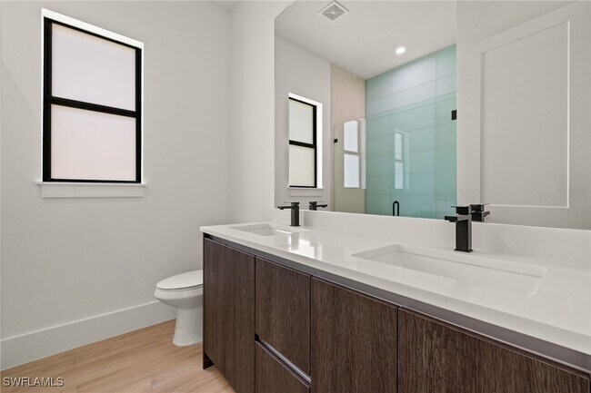 Building Photo - 1587 Golden Gate Blvd W