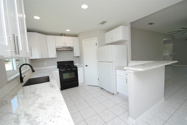 Building Photo - 22831 John Rolfe Ln