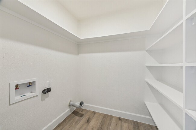 Building Photo - 1525 Bonanza Rd