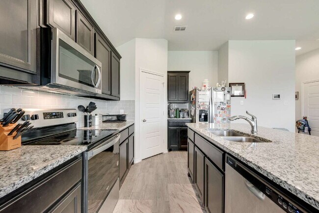 Building Photo - "Upgraded 3-Bed, 2-Bath Ranch Home Conveni...