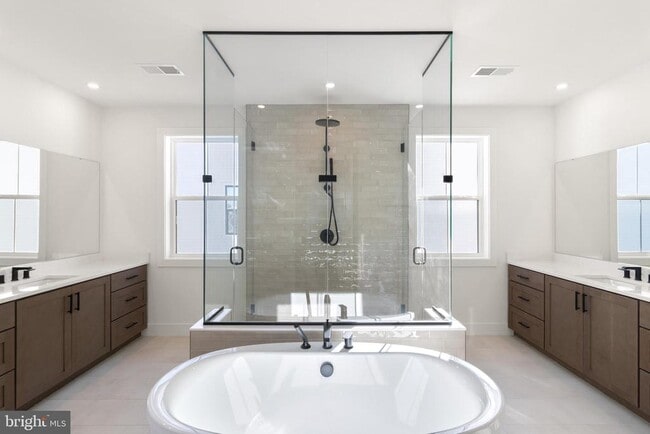 Building Photo - 853 N Manchester St