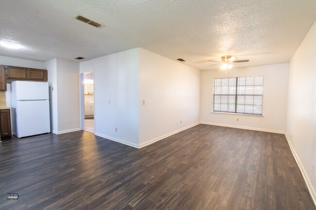 Building Photo - 2913 S Bandera Dr