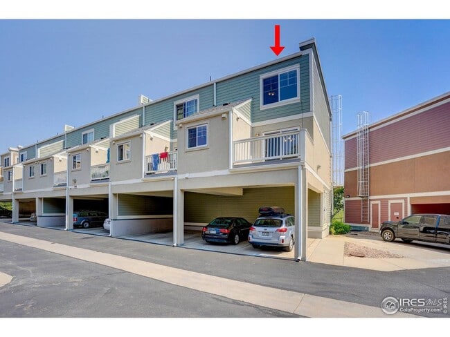 Building Photo - Bright & Beautiful 2-Level Condo in NoBo, available June 5th