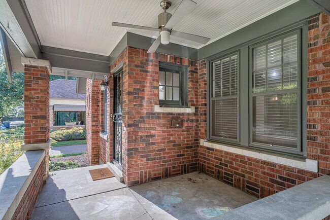 Building Photo - 1876 Crump Ave