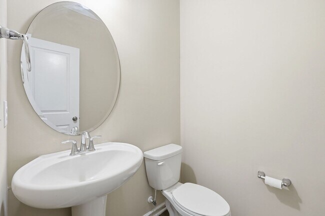 Building Photo - Modern 4BR Townhome with Washer/Dryer & Pet-Friendly Living in Morrisville!