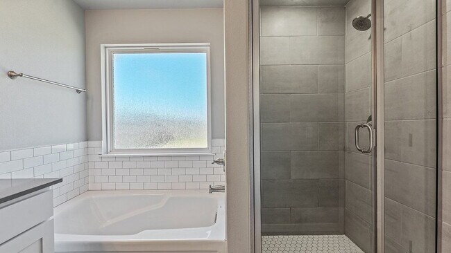 Building Photo - "Superb 4-Bed Oasis with Granite Elegance & a Cozy Fireplace in Fayetteville!"