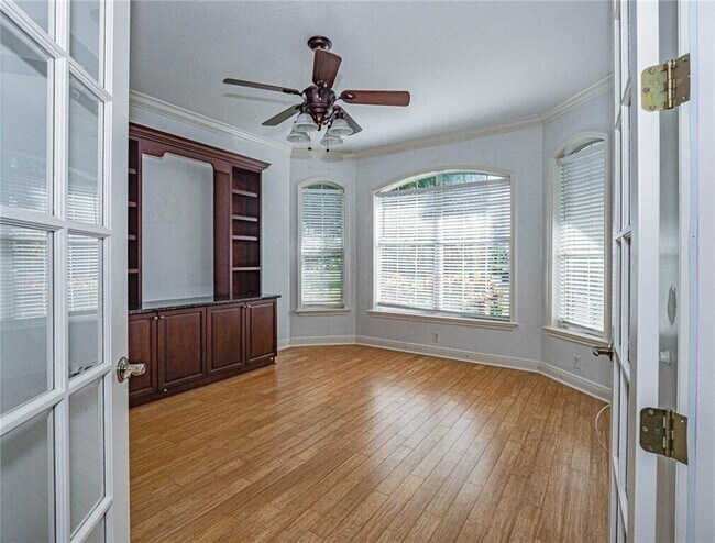 Building Photo - 5836 Pine Ridge Cir