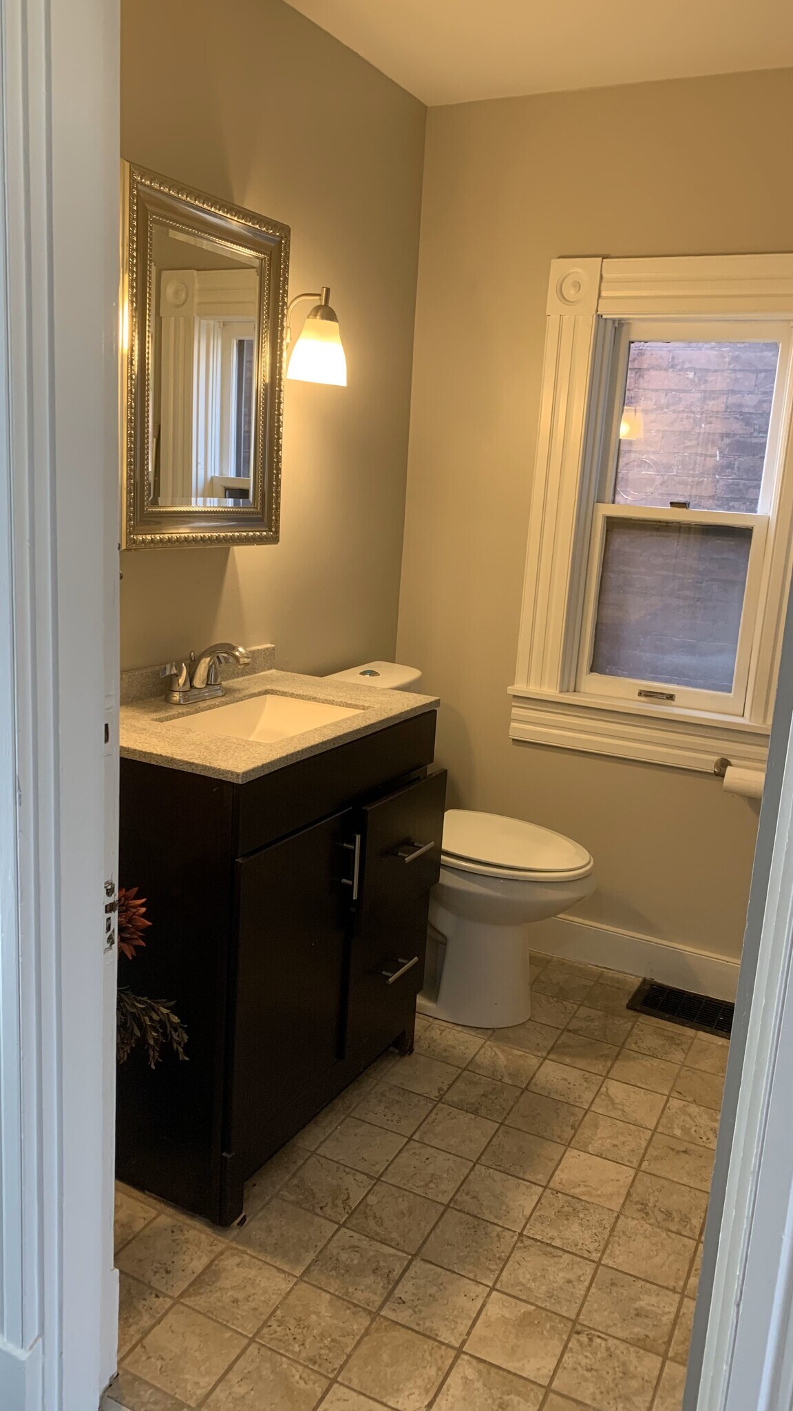 Building Photo - 221 W 4th St